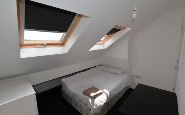 Modern Holiday Home in Coventry Near the Centre