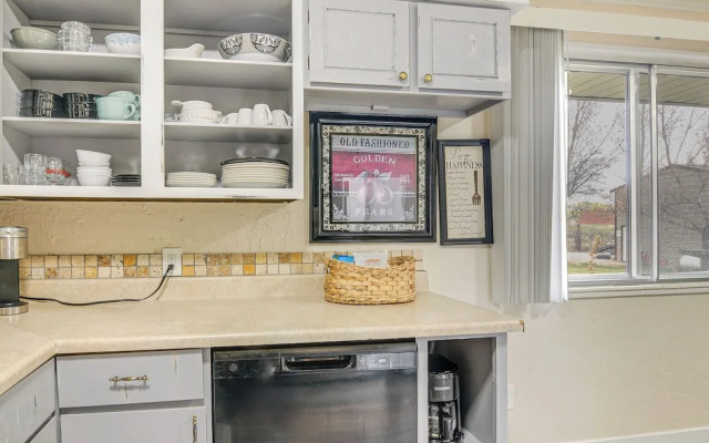 Tropic Getaway Near Bryce Canyon National Park!