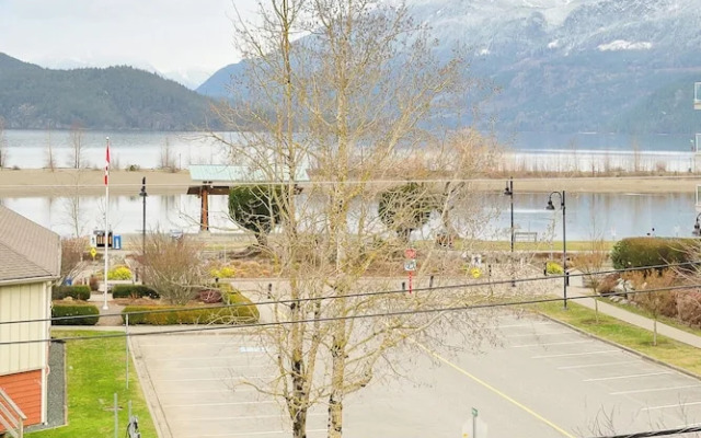 Rooftop Paradise Luxe 2BR  Lake Views