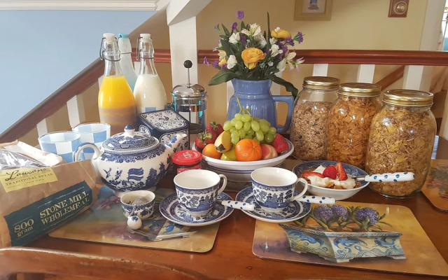 Water Bay Villa Bed and Breakfast