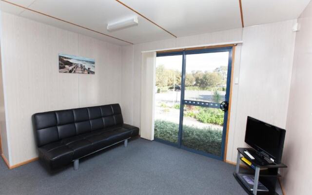 Seven Mile Beach Cabin and Caravan Park