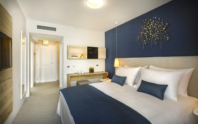 Hotel Feral – Все включено Light