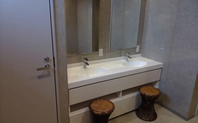 Hotel Crown Hills Goi