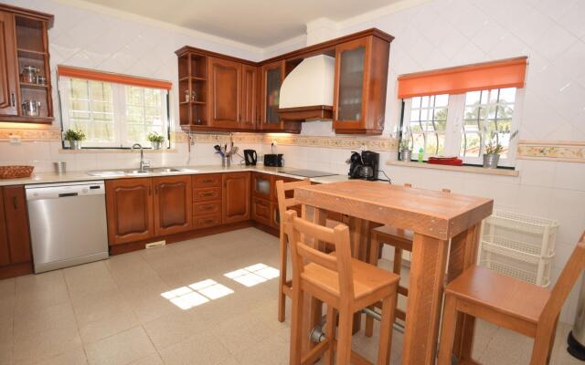 Luxurious Villa in Caldas da Rainha With Pool