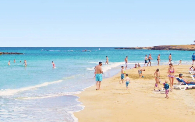 Evelyn Protaras in Protaras