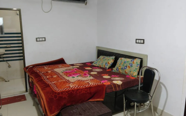 Arora Paying Guest House