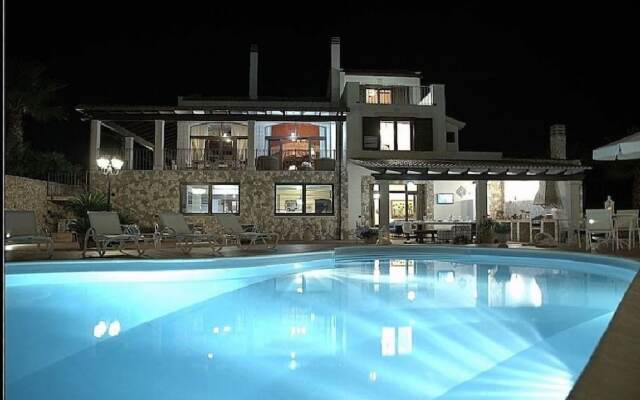 Villa Egadi con Piscina e Campo da Tennis