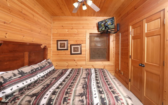 Mountain Sunrise - Five Bedroom Cabin