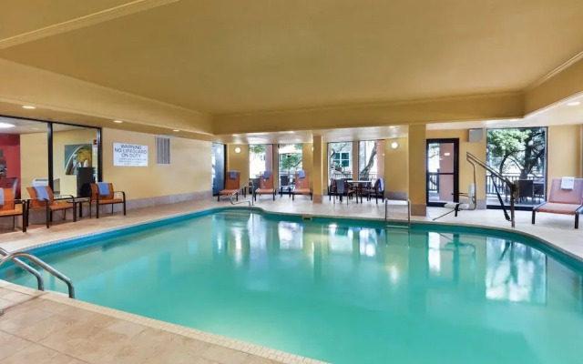 Courtyard by Marriott Austin The Domain Area