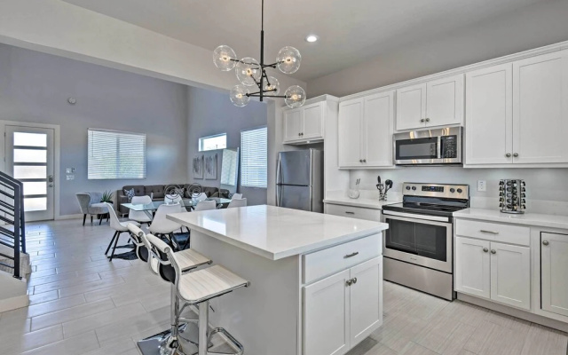 7 Mi to Dtwn Phoenix: Home w/ Patio & Yard