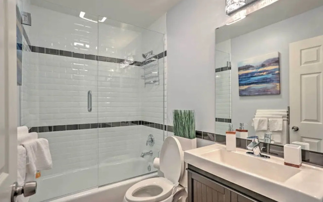 Spacious Oceanside Home: Patio & Grill, Near Beach