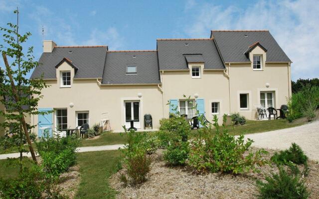 Semi-detached holiday home in beautiful historic Brittany