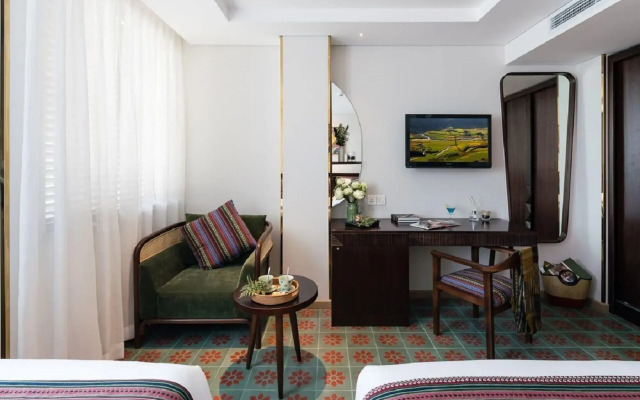 Au Lac Legend Hotel