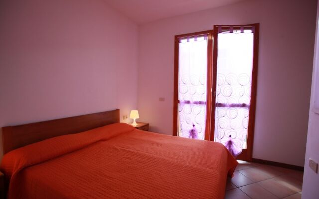 Beautiful Villa With Private Garden and Porch