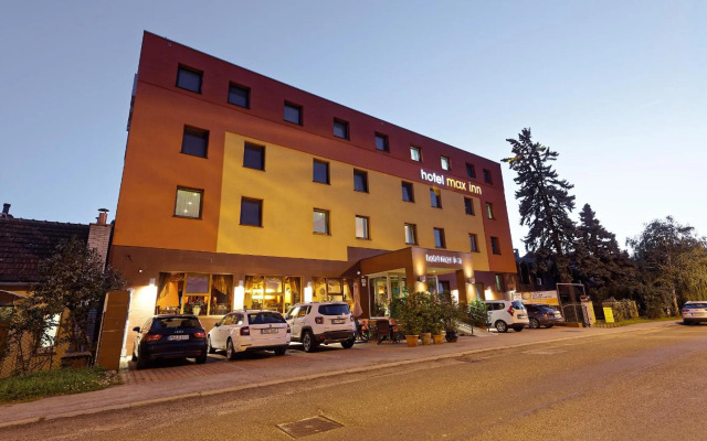 Max Inn Hotel