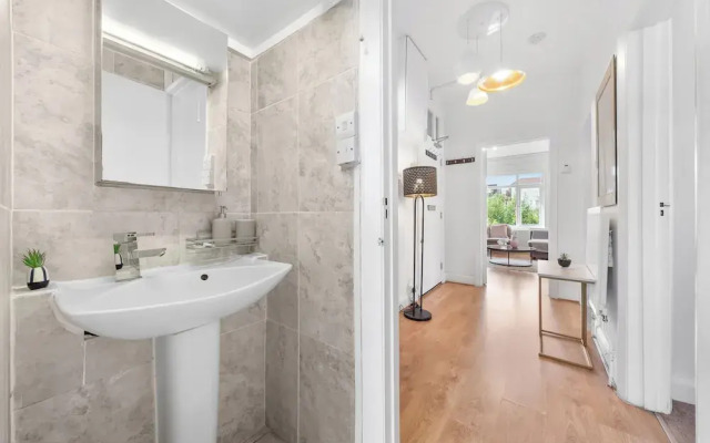 Amazing 3-bed Flat in Golders Green Near Station