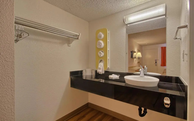 Motel 6 Fresno - SR 99