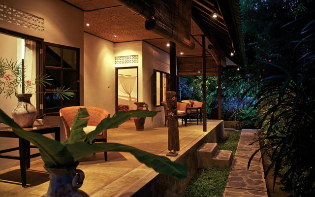 Cili Emas Oceanside Resort