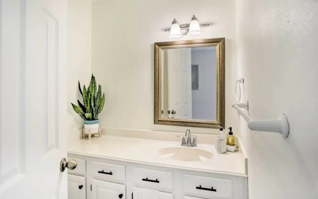 Pet-friendly Houston Rental w/ Private Patio!