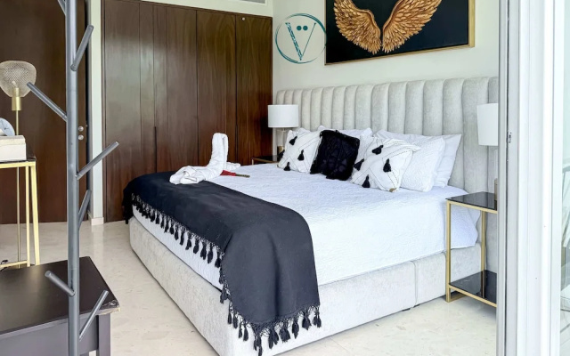Luxury 2BR Bolongo Ocean View Private Beach