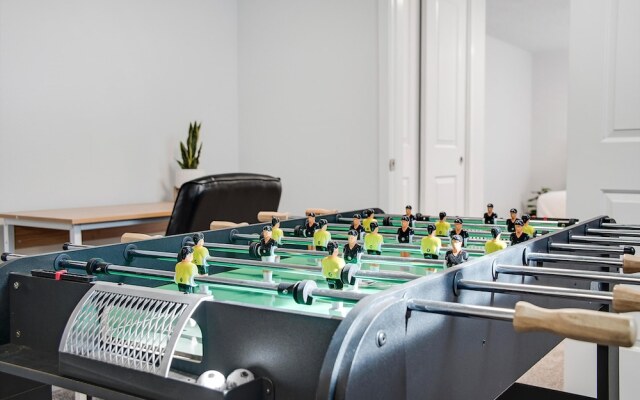 Quiet Getaway, Modern Kitchen and Foosball Table