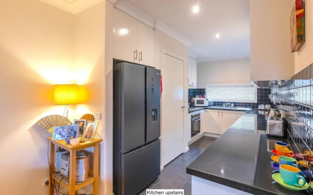 StayCentral - Tranquil Townhouse