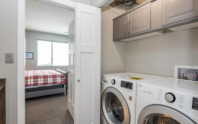 The Pinnacles Suites & Townhomes