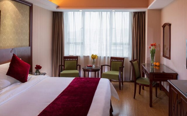Vienna Hotel Shenzhen Pinghu Center Metro Station
