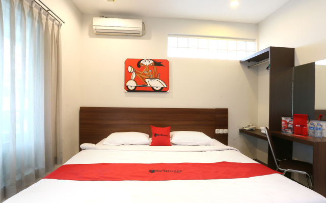 RedDoorz Near Braga Street – Guest Rooms – Bandung