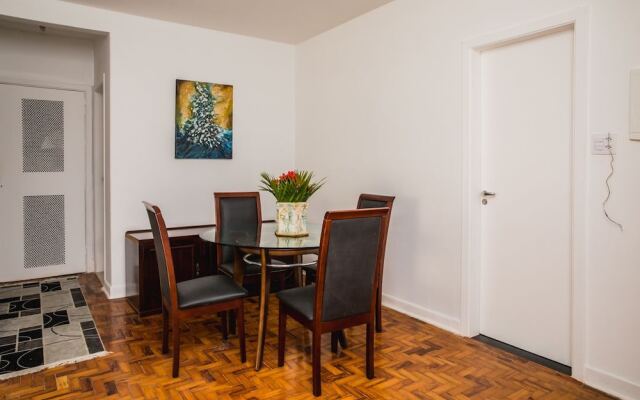 Amplo apartamento no centro, 2 quadras do metrô