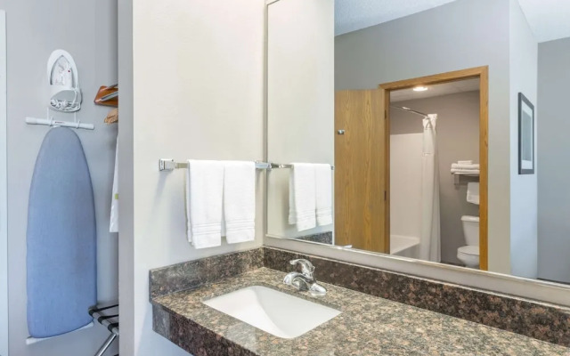 Super 8 Carroll/East