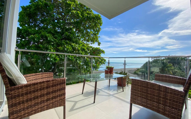BEACHFRONT APARTMENT Vistas de Bejuco