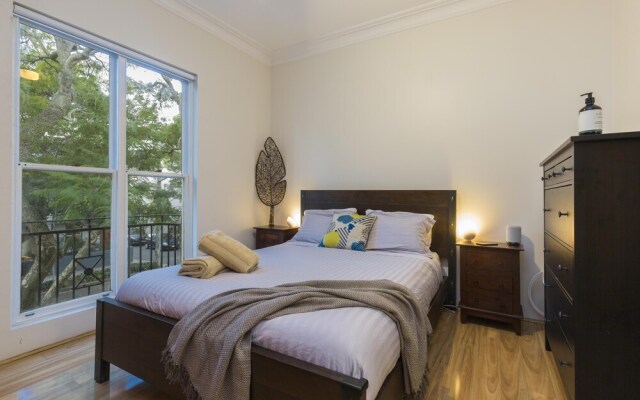 Redfern 2 Bedroom 2 Bathroom Apt With Netflix