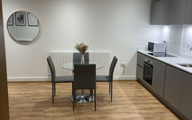 Spacious 2-bed Apartment in Whyteleafe