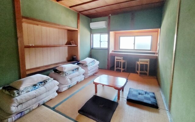 Guesthouse Bench