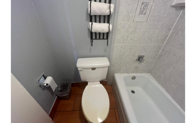 La Posada Inn By OYO Brownsville