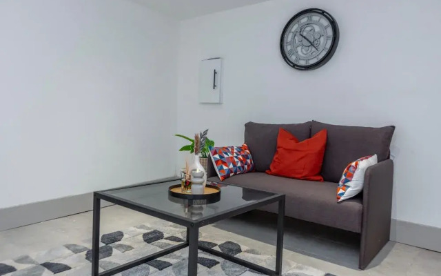 Cozy House In Medway-sleeps10-garden-freeparking