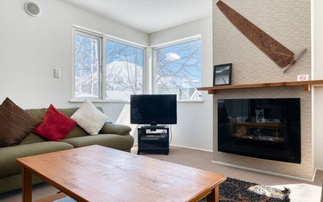 Tanoshii Chalet by H2 Life