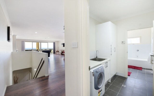 The Oasis - 6 Turnberry Drive, Links Lady Bay