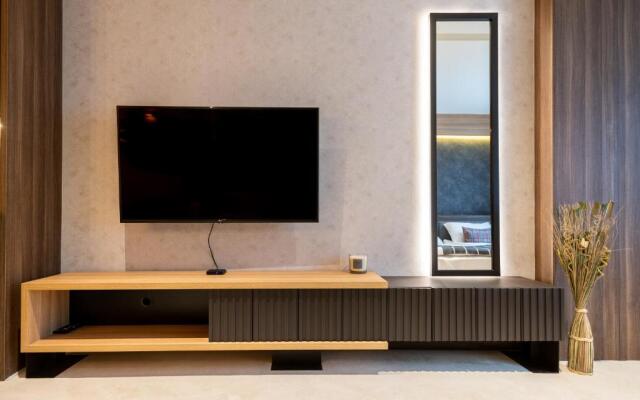 Woodside Apartment 218