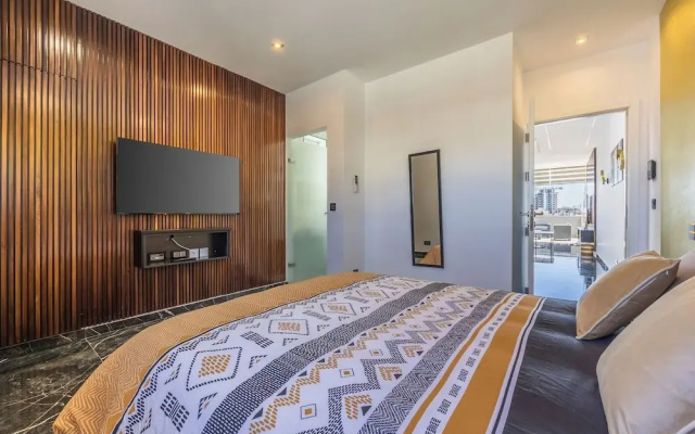 1 BR Penthouse for Couples & Families