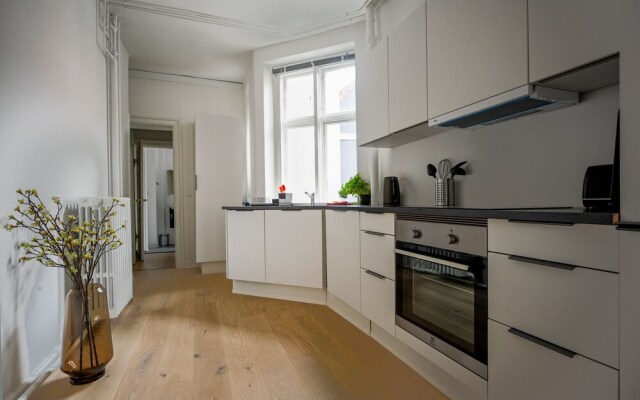 Sanders Merchant - Nice 2-bdr Apt Near Metro