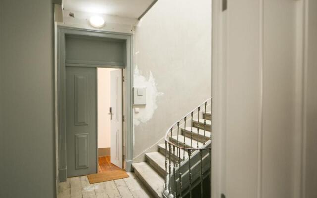Trendy and Super Central Apartment 21 by Lisbonne Collection