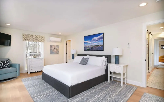 Harbor View Cozy Retreat for 2