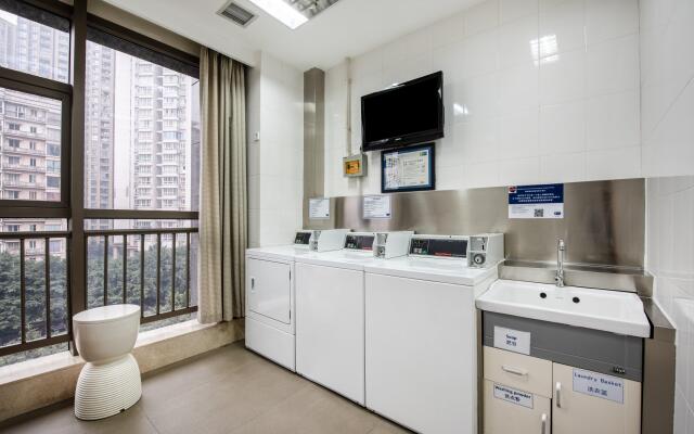 Holiday Inn Express Chongqing Guanyinqiao by IHG