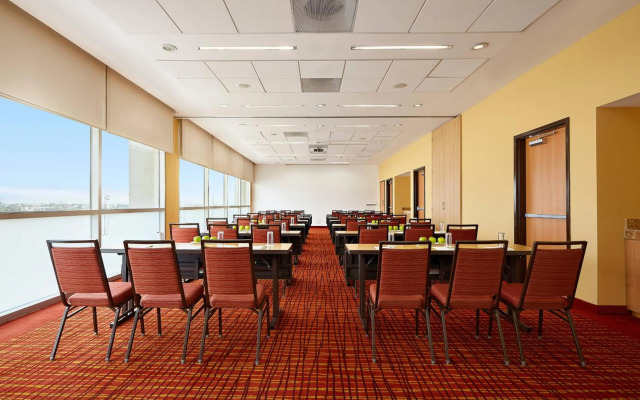 Courtyard by Marriott Leon at the Poliforum