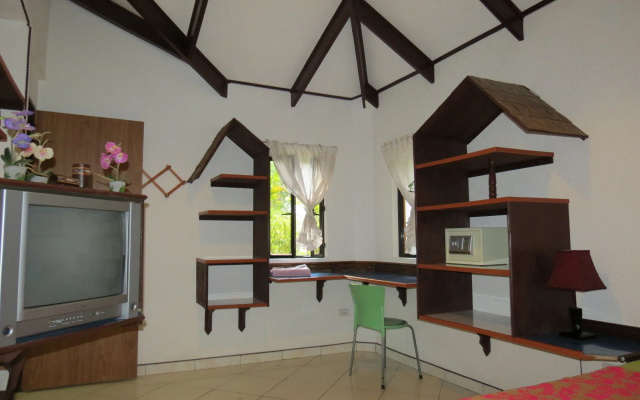 Alonaland Resort Apartelle