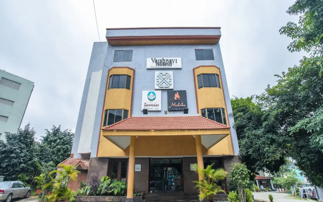OYO 18762 Vaishnavi Residency