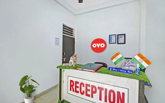 OYO 82775 Radhe Hotel