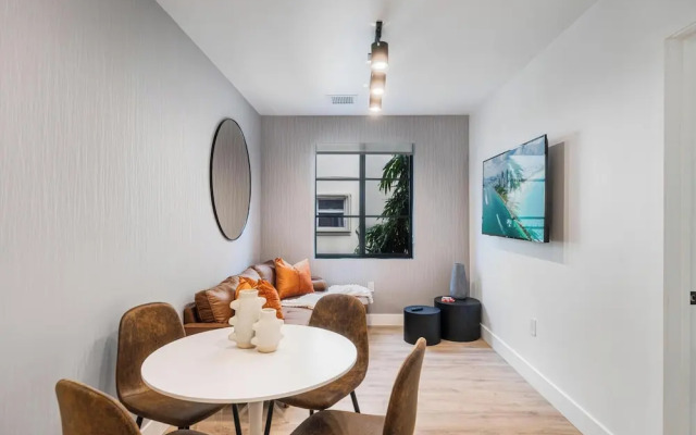 Lux Retreat By Renzzi